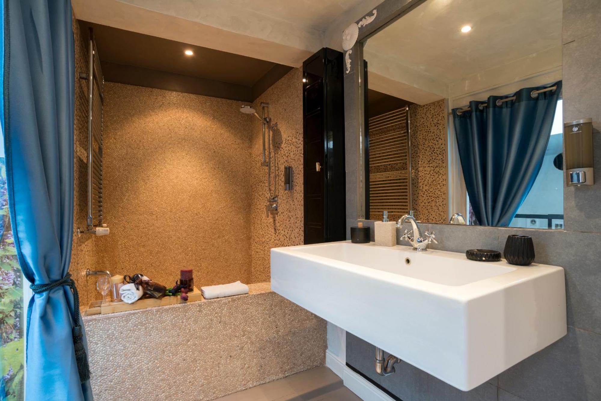 Luxury Piazza Di Spagna Escape With Terrace And Private Spa Rome Bagian luar foto